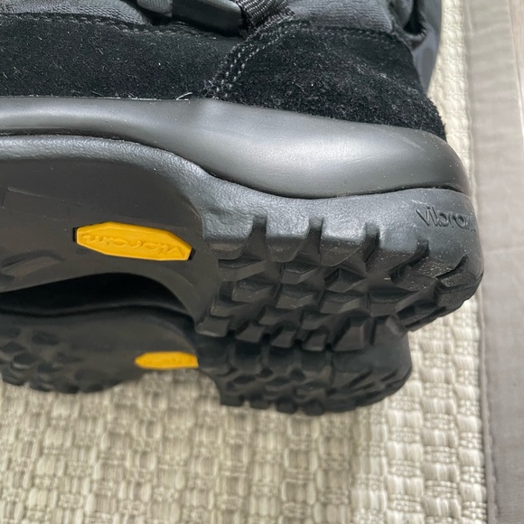 Coach Sharron style A7642 monogram signature boots with vibram Sole, size 8.5 - Picture 9 of 9